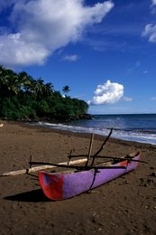 Archipel-des-Comores;-Balancier;-Bateau;-France;-Kaleidos;-Kaleidos-images;-La-parole-à-limage;-Laurent-Abad;-Mayotte;-Mer;-Océan-Indien;-Pirogue;-Plage;-Sable-noir;-Stories-Pictures